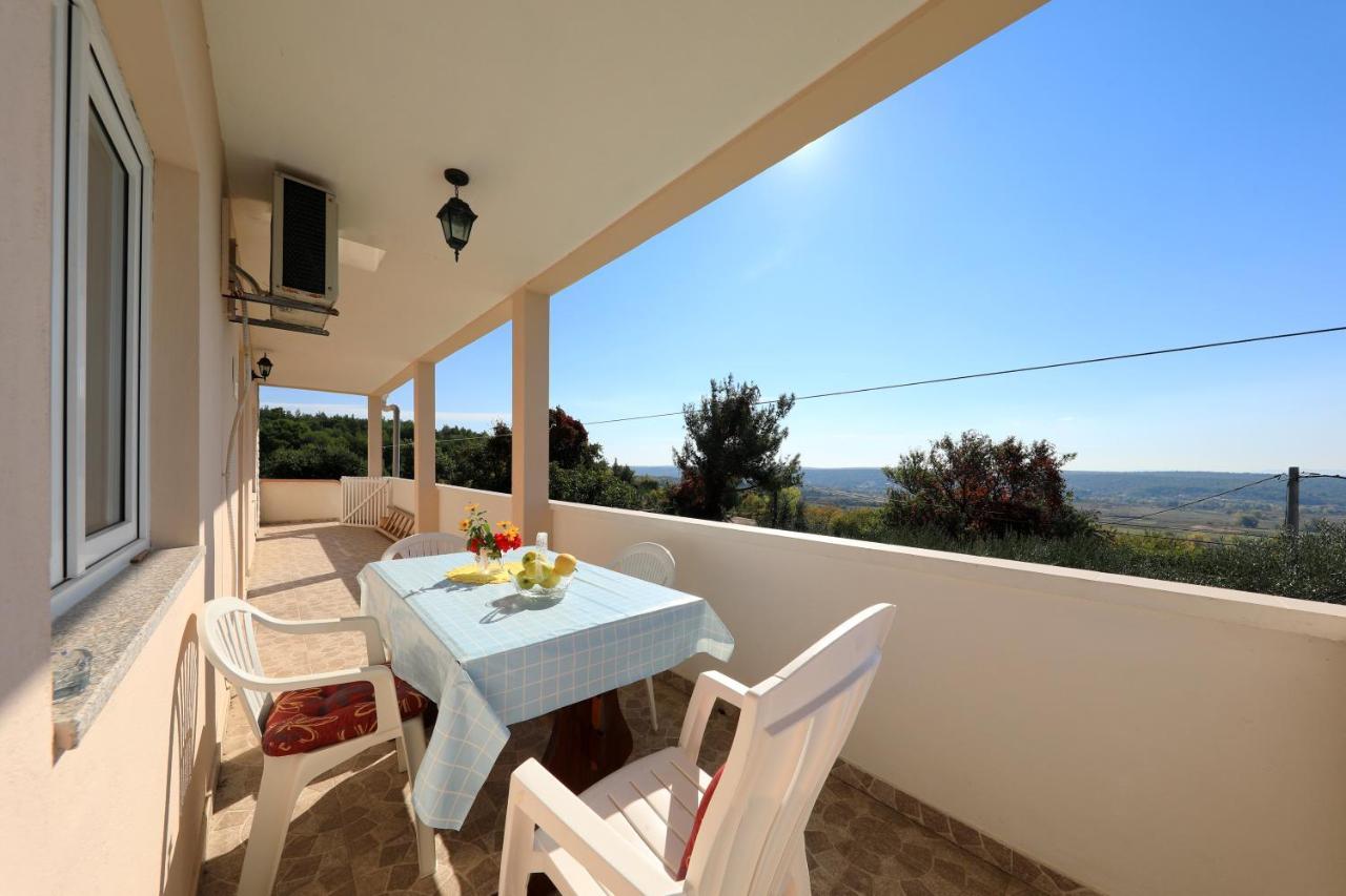 Apartments Luca Ražanac Εξωτερικό φωτογραφία