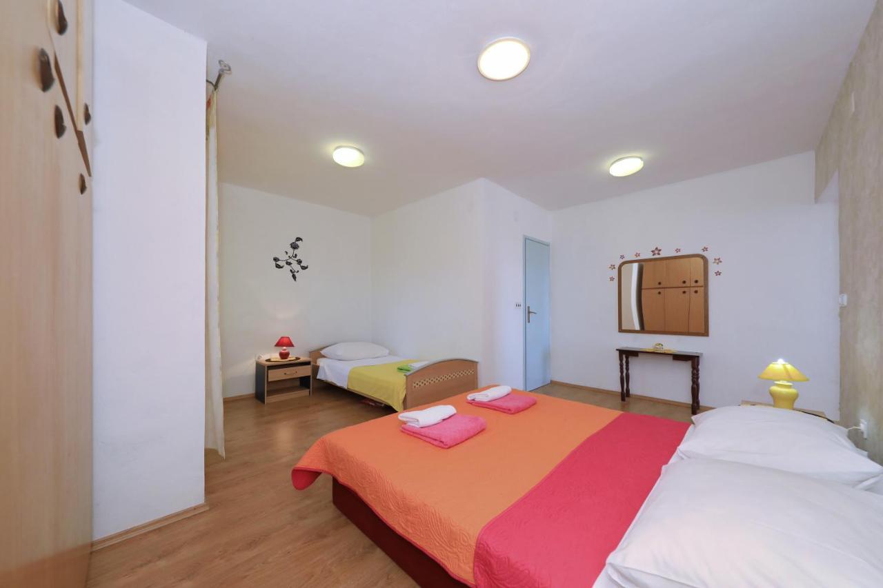 Apartments Luca Ražanac Εξωτερικό φωτογραφία