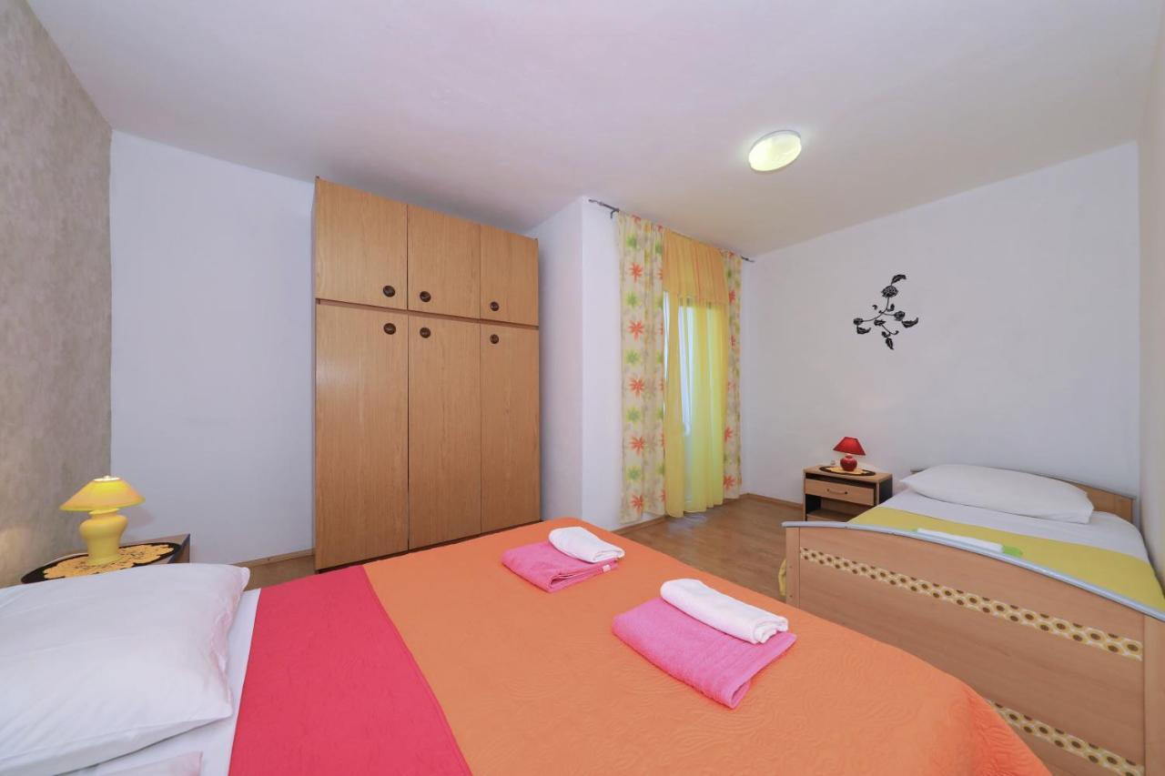 Apartments Luca Ražanac Εξωτερικό φωτογραφία