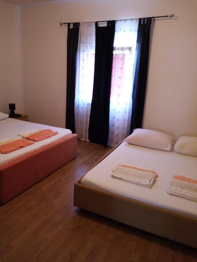 Apartments Luca Ražanac Εξωτερικό φωτογραφία